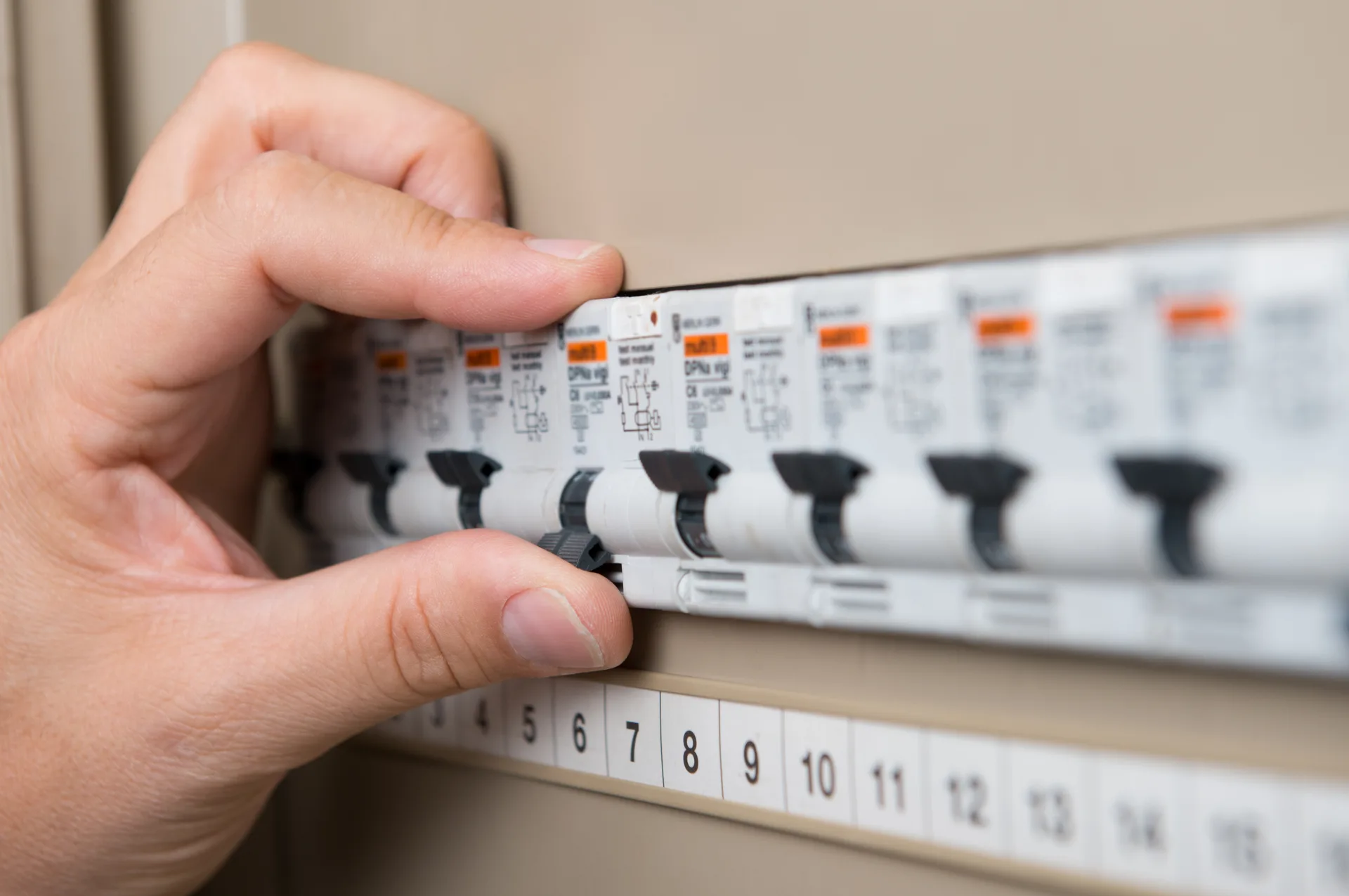 Electrician Aberglasslyn, licensed electricians serving Aberglasslyn